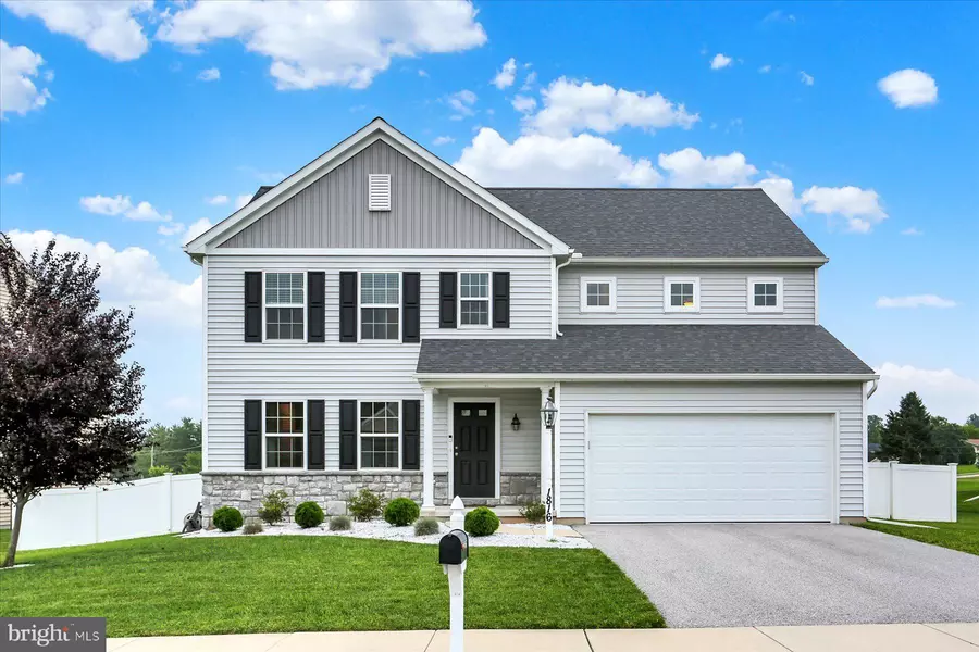 1816 FOUNTAIN ROCK DR, Dover, PA 17315