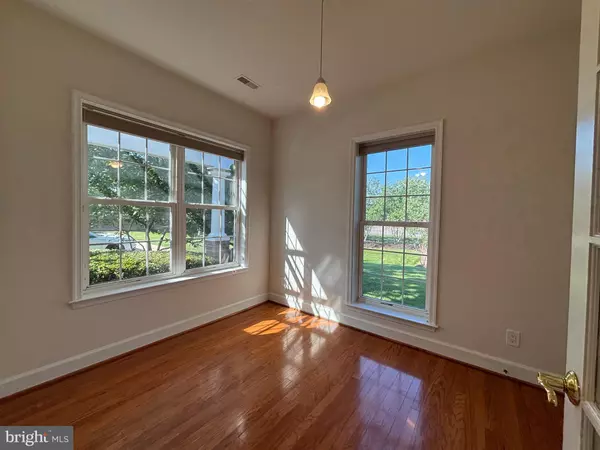 Lorton, VA 22079,8861 WHITE ORCHID PL