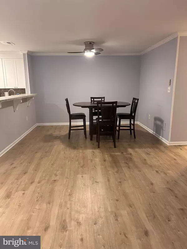 Hamilton, NJ 08619,20 VERSAILLES CT
