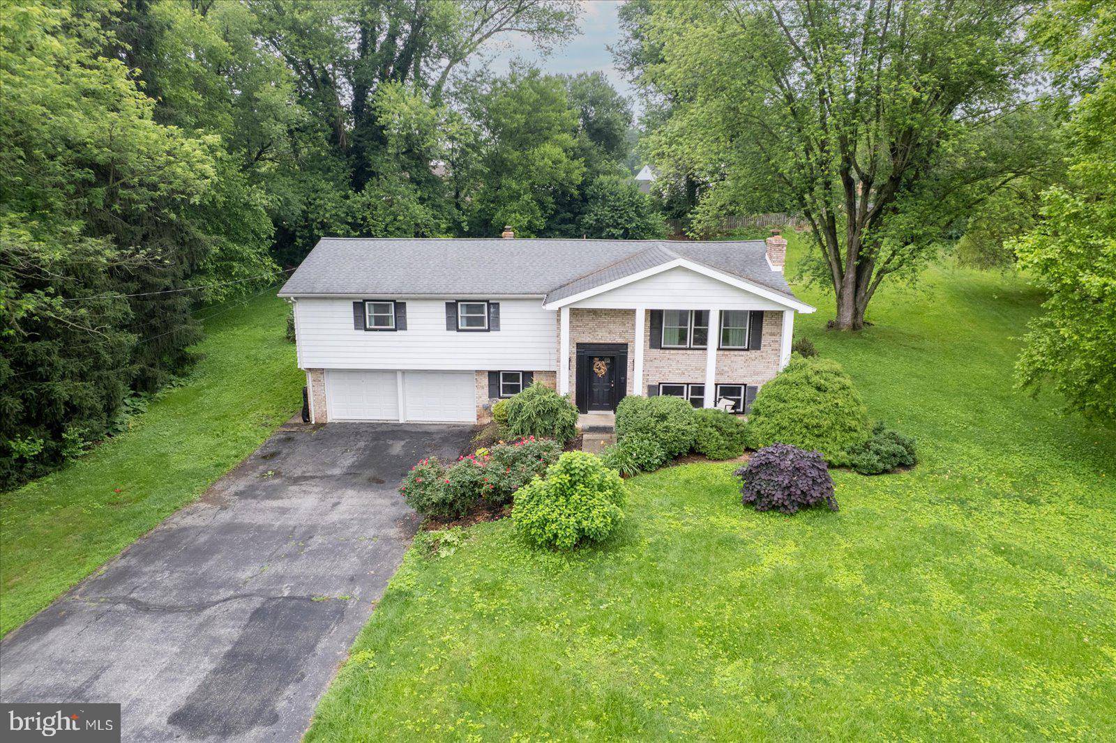 301 N LYNBROOK DR N, York, PA 17402