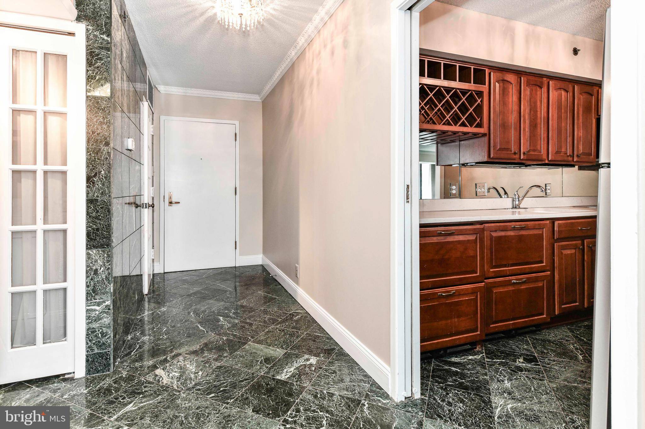 Arlington, VA 22202,1200 CRYSTAL DR #811
