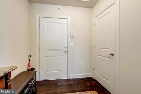 Ashburn, VA 20147,44589 YORK CREST TER #406