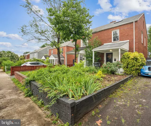 Arlington, VA 22204,304 S VEITCH ST