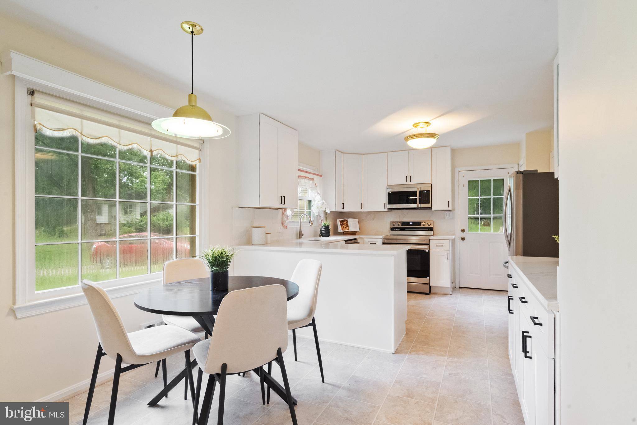 6801 LAMP POST LN, Alexandria, VA 22306