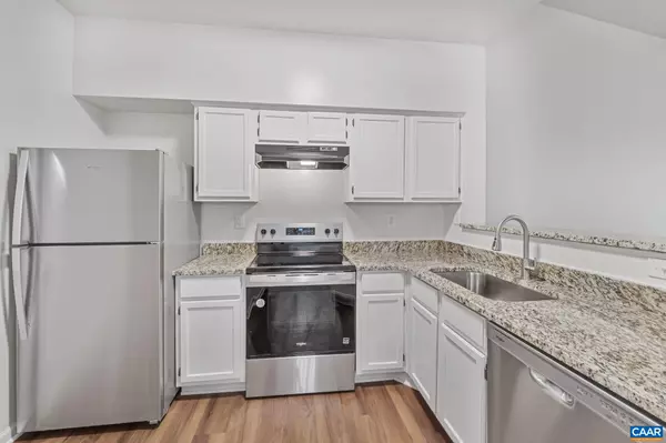 Charlottesville, VA 22911,945 DORCHESTER PL #306