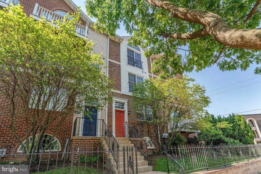 3004 S GLEBE RD, Arlington, VA 22206