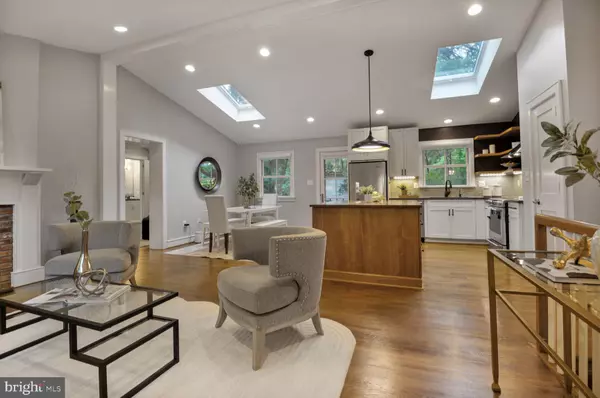 Oakton, VA 22124,10432 MILLER RD