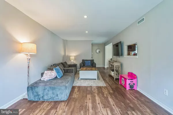 Philadelphia, PA 19128,9001 RIDGE AVE #31