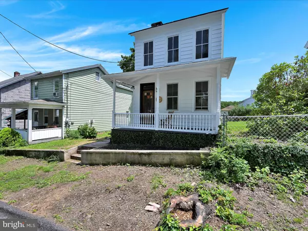 Auburn, PA 17922,221 ORCHARD ST