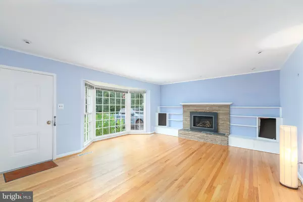 Severna Park, MD 21146,18 HATTON DR