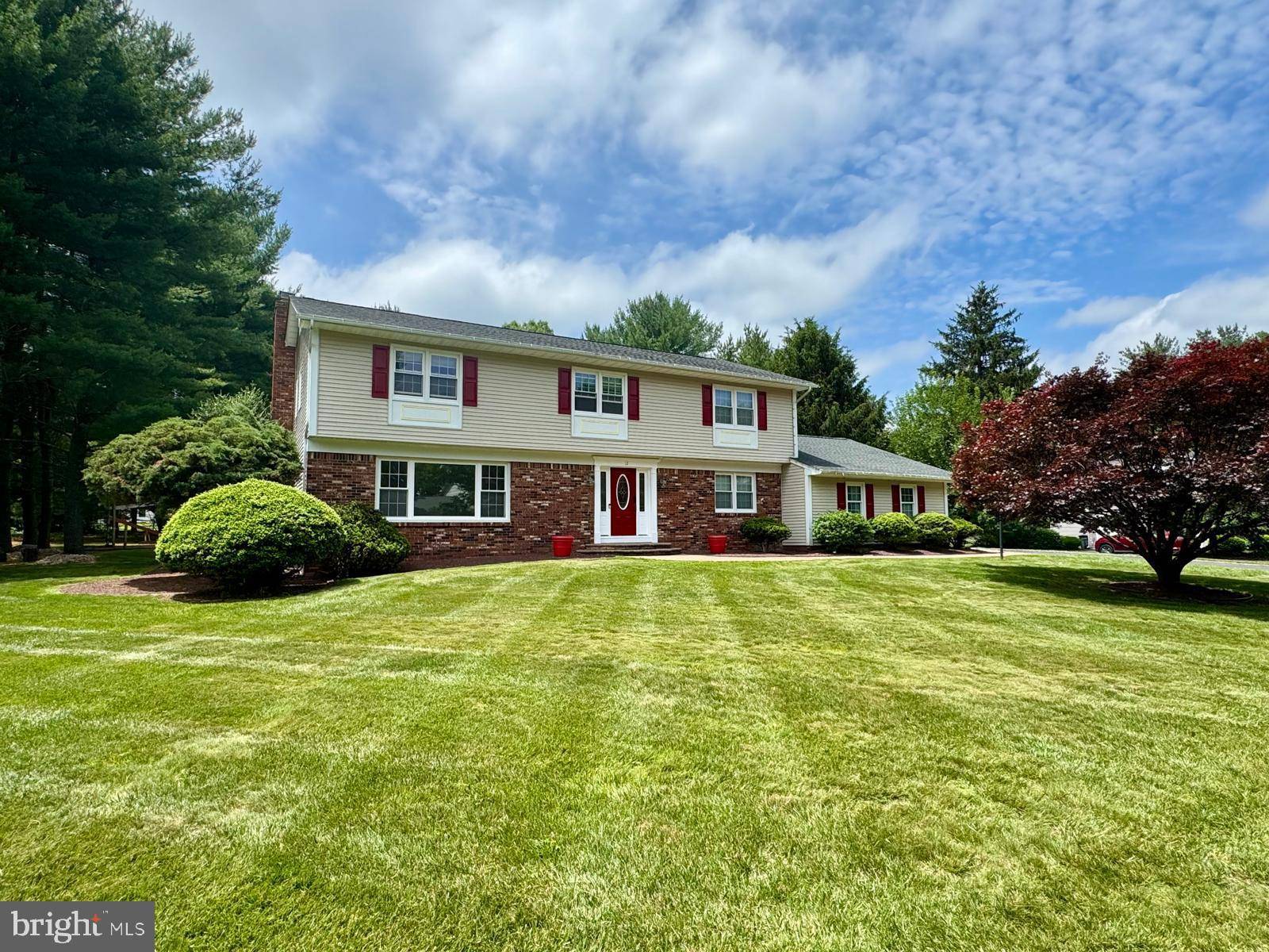 12 STONELEA DR, Princeton Junction, NJ 08550