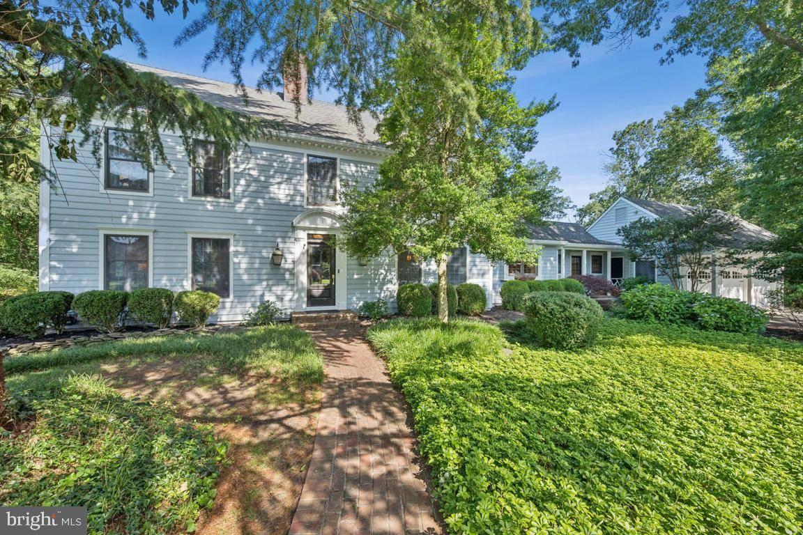 Moorestown, NJ 08057,18 COVE RD