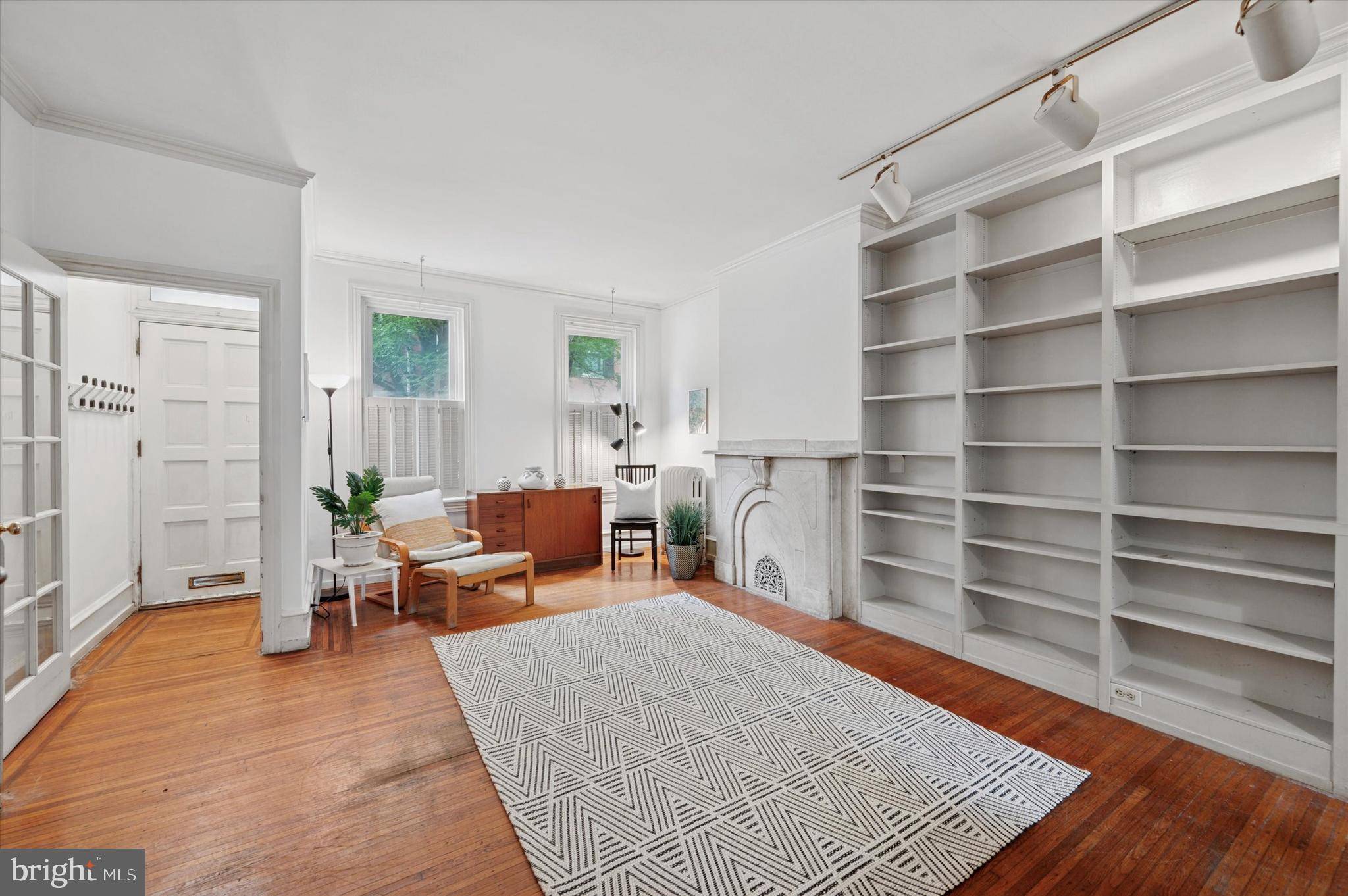 Philadelphia, PA 19103,2205 PINE ST