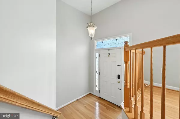 Centreville, VA 20120,13238 MAPLE CREEK LN
