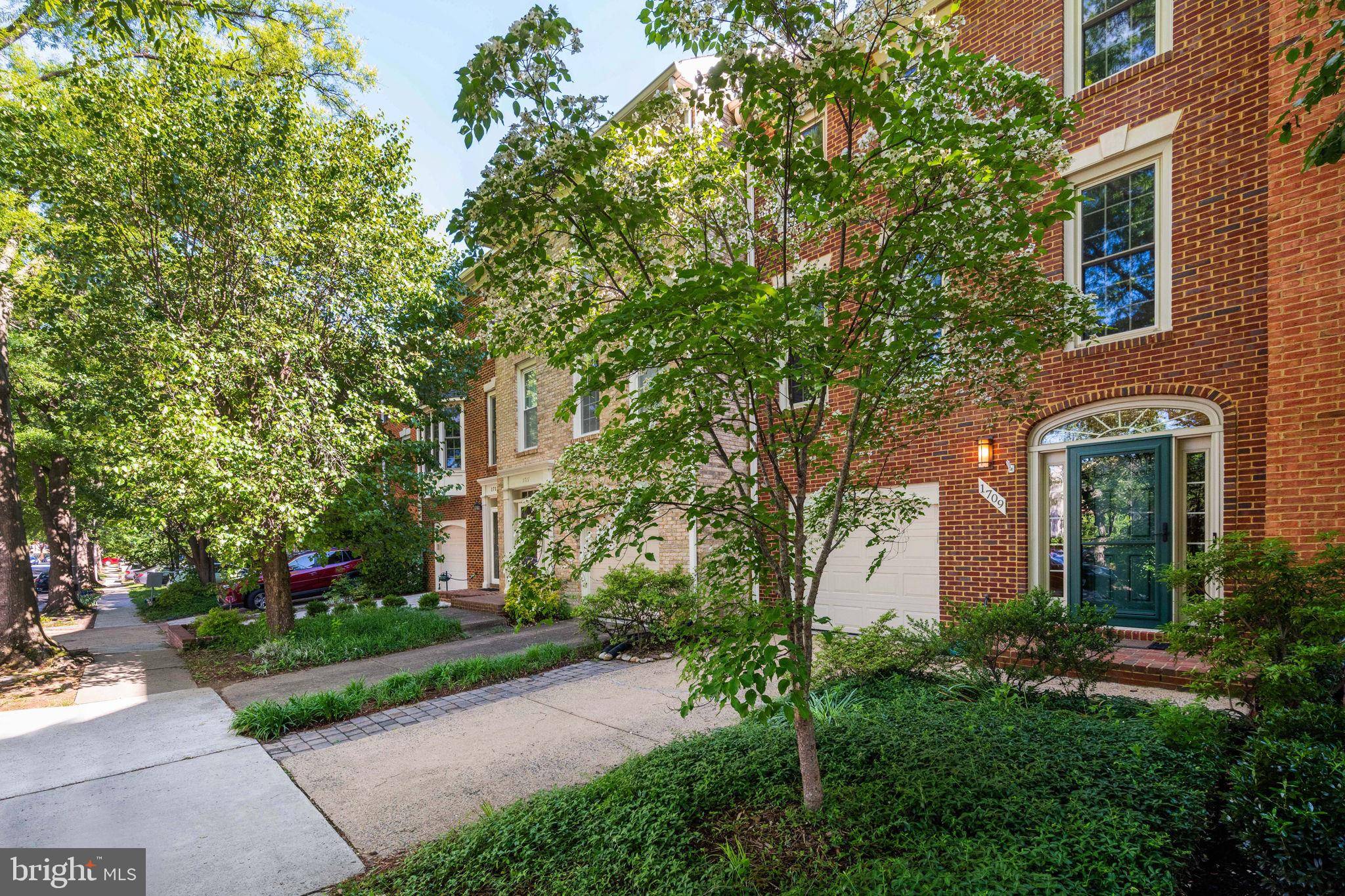 Alexandria, VA 22302,1709 DOGWOOD DR