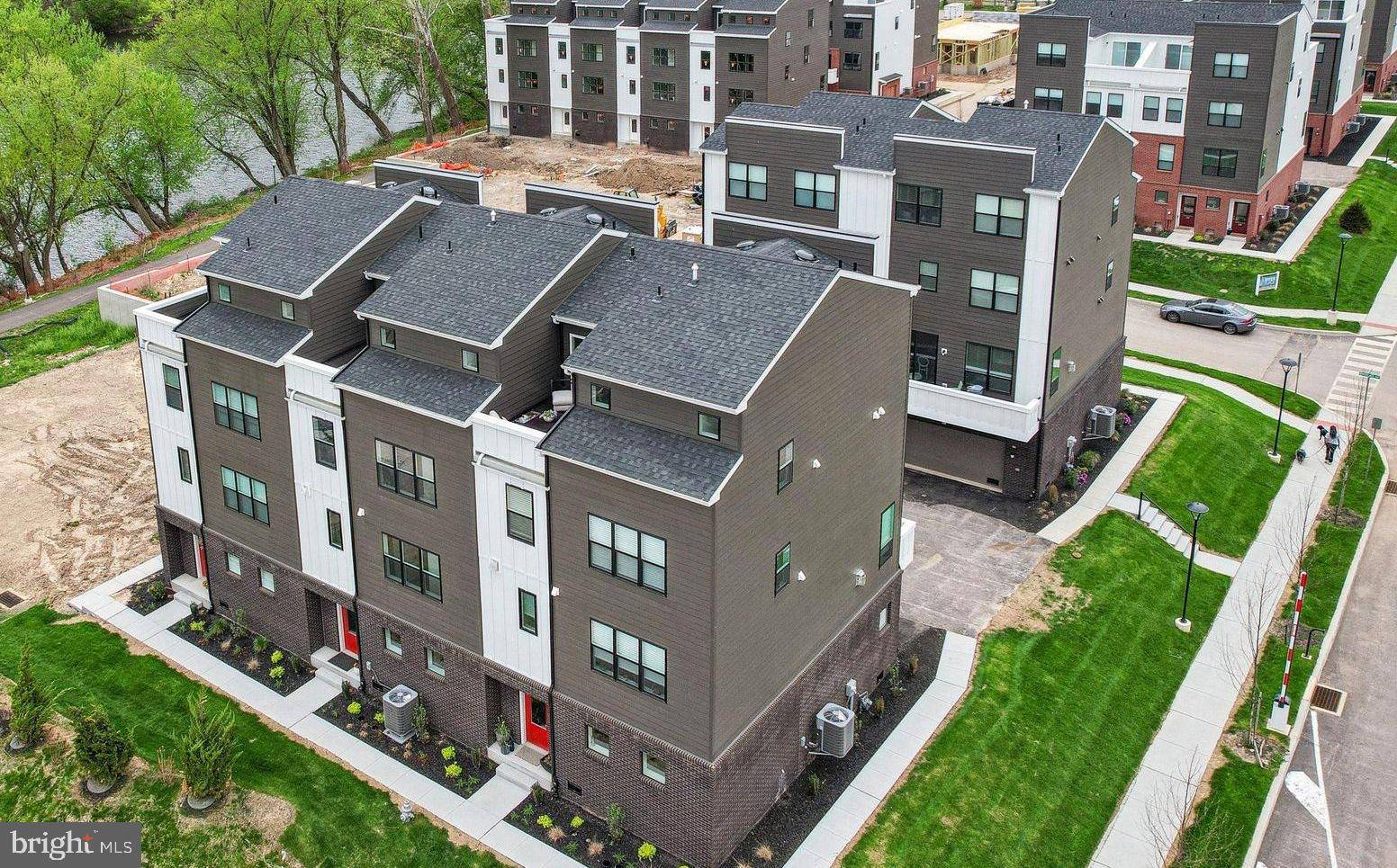 Conshohocken, PA 19428,952 RIVERPLACE DR #52O
