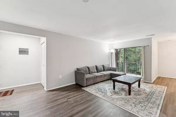 Annandale, VA 22003,3376 WOODBURN RD #23