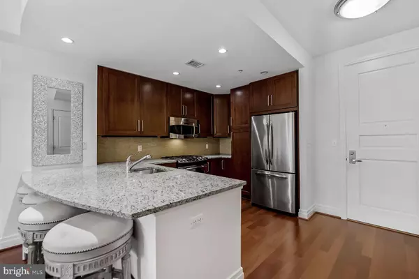 Mclean, VA 22102,8220 CRESTWOOD HEIGHTS DR #314