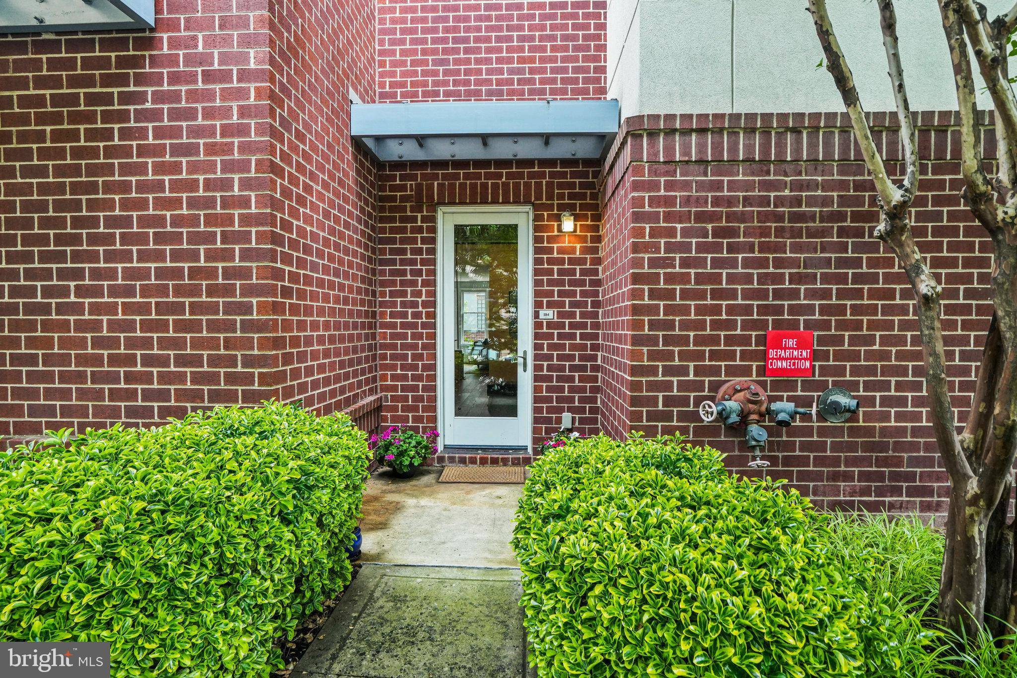 Arlington, VA 22209,1811 14TH ST N #C104