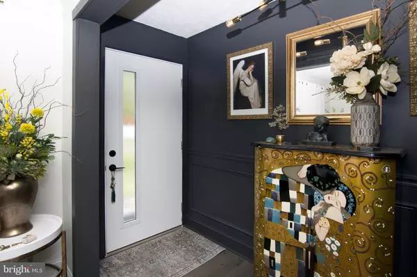 Sewell, NJ 08080,7 LAUFFER LN