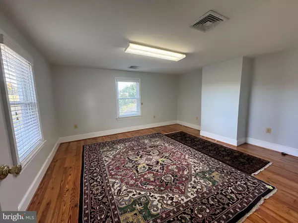 Warrenton, VA 20186,819 JAMES MADISON HWY