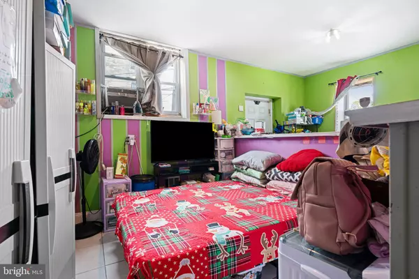 Philadelphia, PA 19140,523 W VENANGO ST