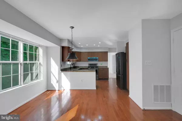 Clinton, MD 20735,9802 FOX RUN DR