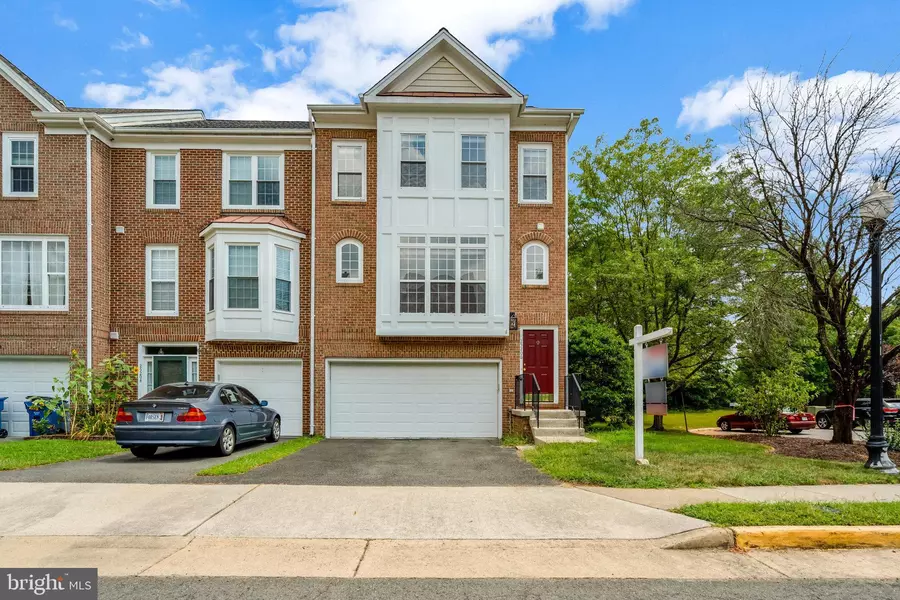 25206 DUNVEGAN SQ, Chantilly, VA 20152
