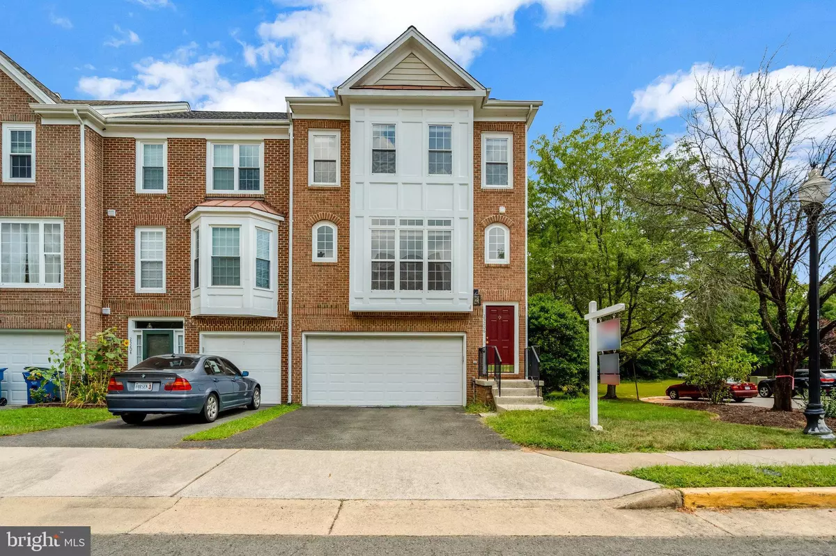 Chantilly, VA 20152,25206 DUNVEGAN SQ