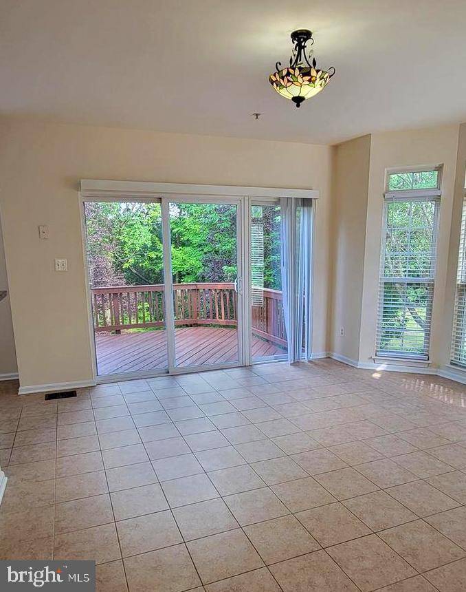 Chantilly, VA 20152,25206 DUNVEGAN SQ
