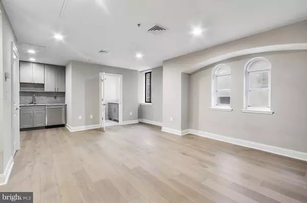 Philadelphia, PA 19103,222 W RITTENHOUSE SQ #704