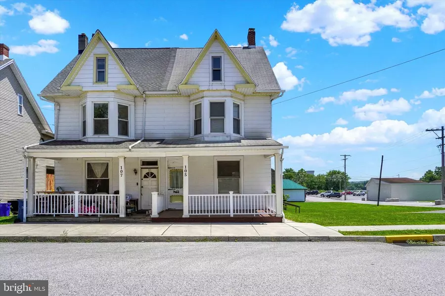 105 N YORK ST, Etters, PA 17319