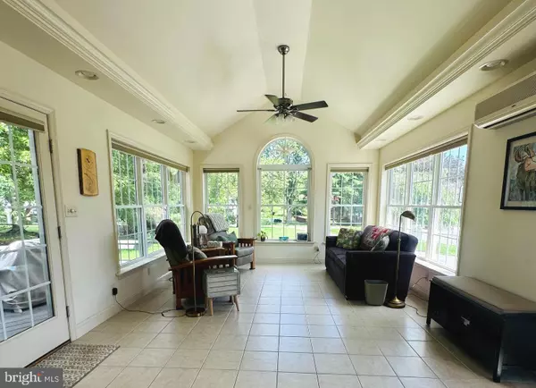 Hershey, PA 17033,933 GREENLEA RD