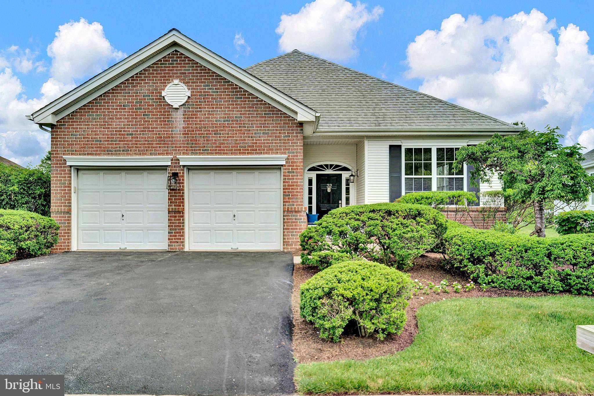 32 BREWSTER CT, Pennington, NJ 08534