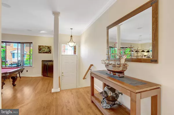 Vienna, VA 22182,8162 MADRILLON CT