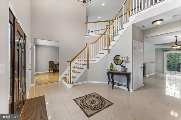 East Brunswick, NJ 08816,9 PINEHILL CT
