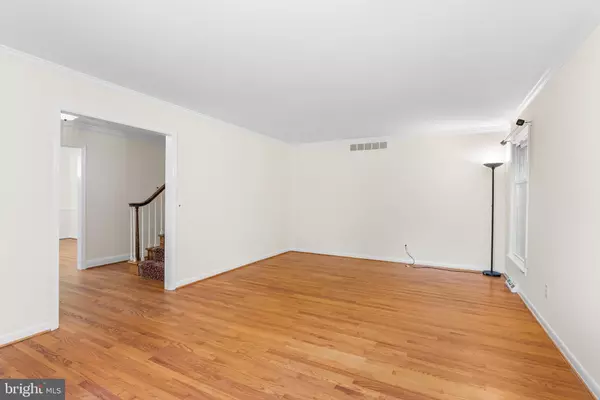 Glen Arm, MD 21057,2 CHICKORY CT