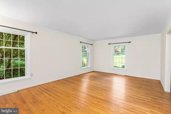 Glen Arm, MD 21057,2 CHICKORY CT