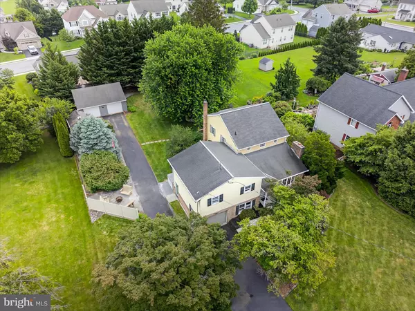 Ephrata, PA 17522,13 GREEN LAWN DR