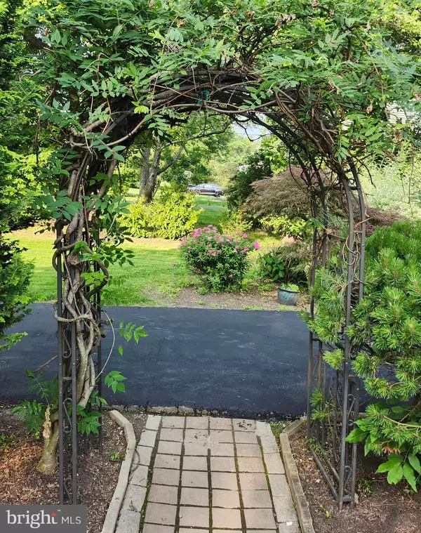 Audubon, PA 19403,10 LAWRENCE RD