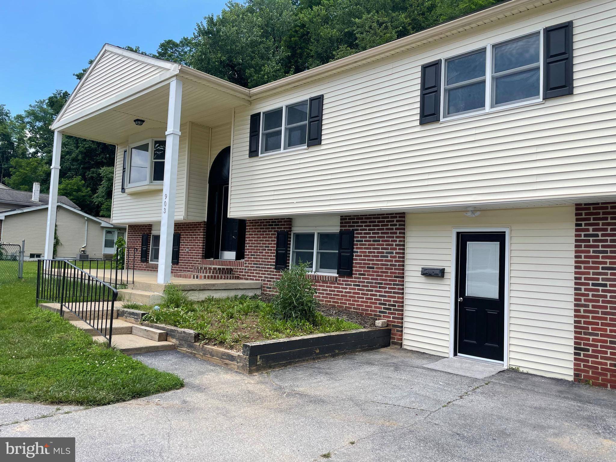 Coatesville, PA 19320,903 POPLAR ST