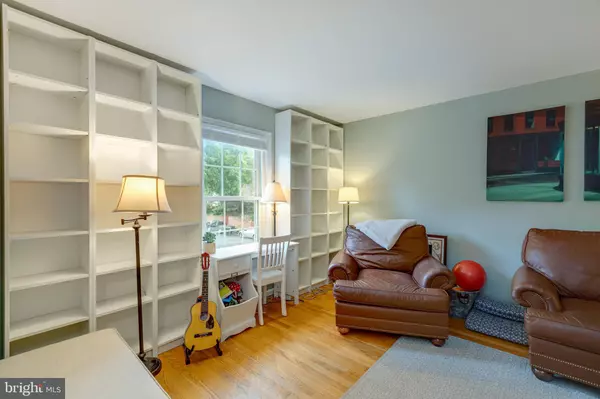 Mclean, VA 22101,6813 MARKET SQUARE DR