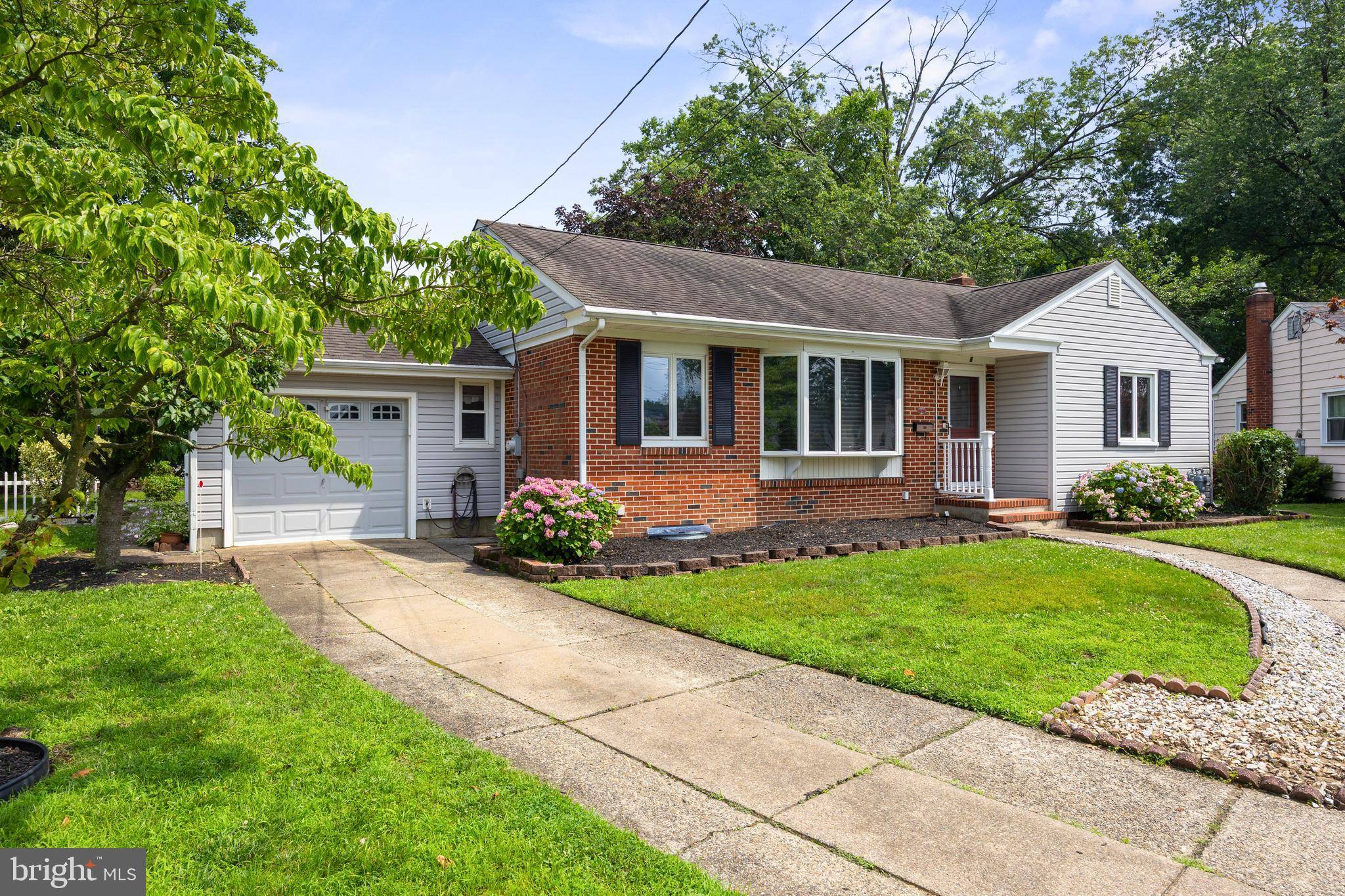 Cherry Hill, NJ 08034,8 SURREY CT