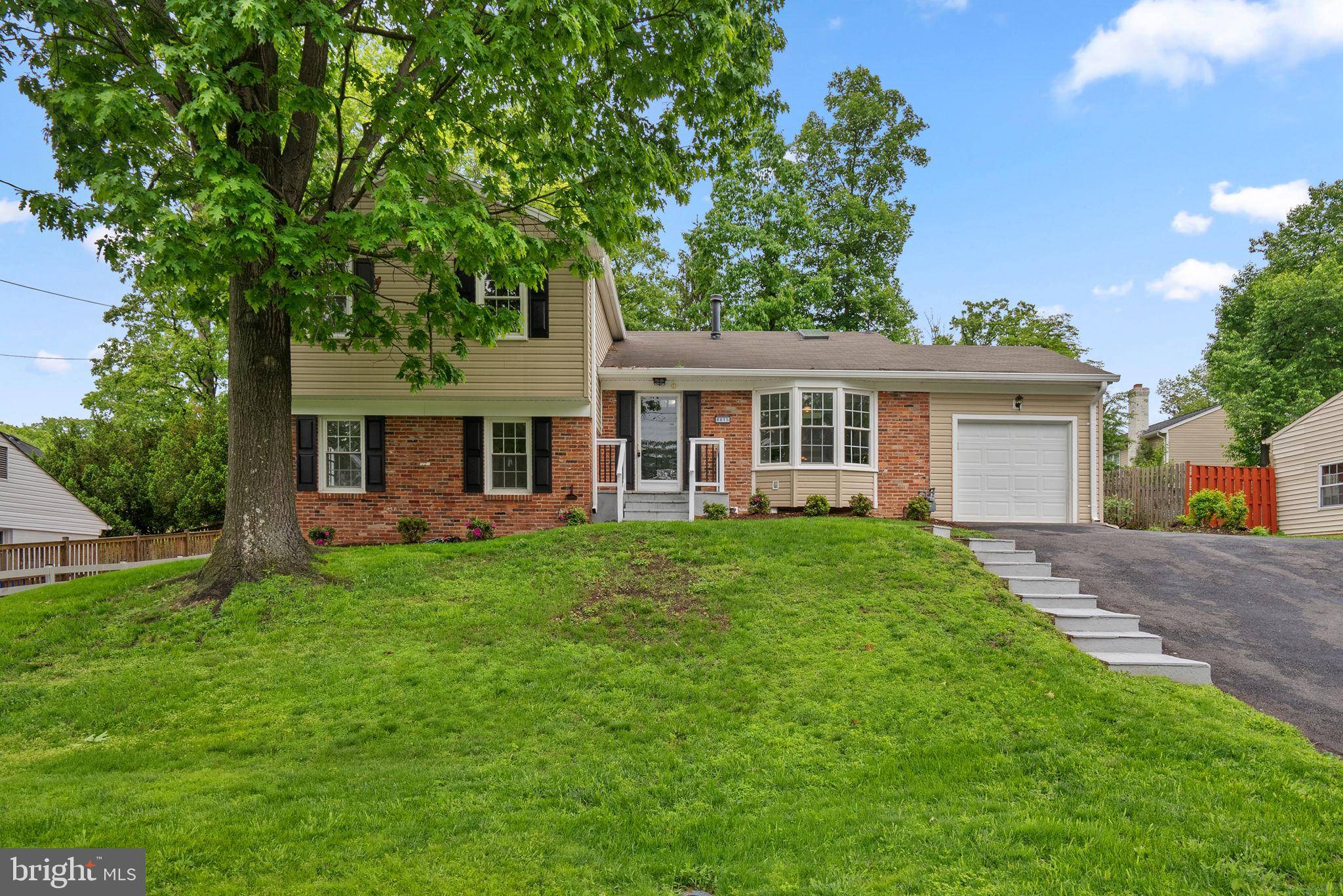 8815 TUCKERMAN LN, Potomac, MD 20854