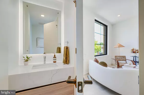 Washington, DC 20008,2905 NEWARK ST NW