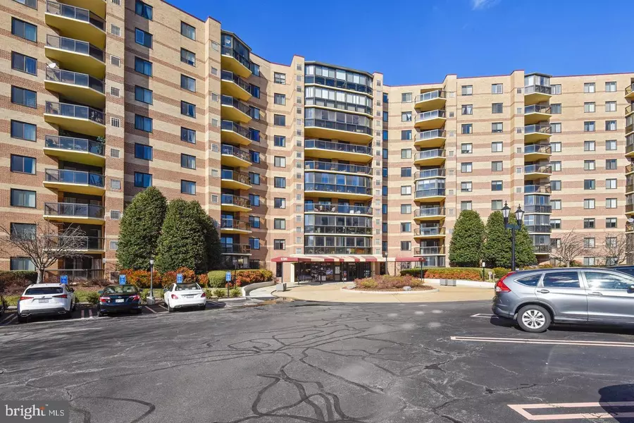 8380 GREENSBORO DR #210, Mclean, VA 22102
