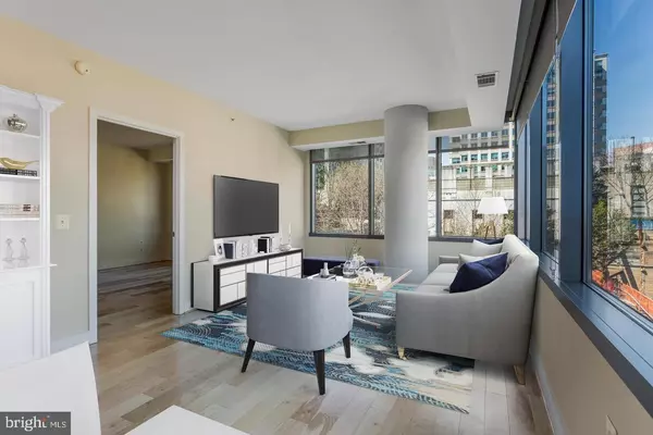 Arlington, VA 22201,2001 15TH ST N #319