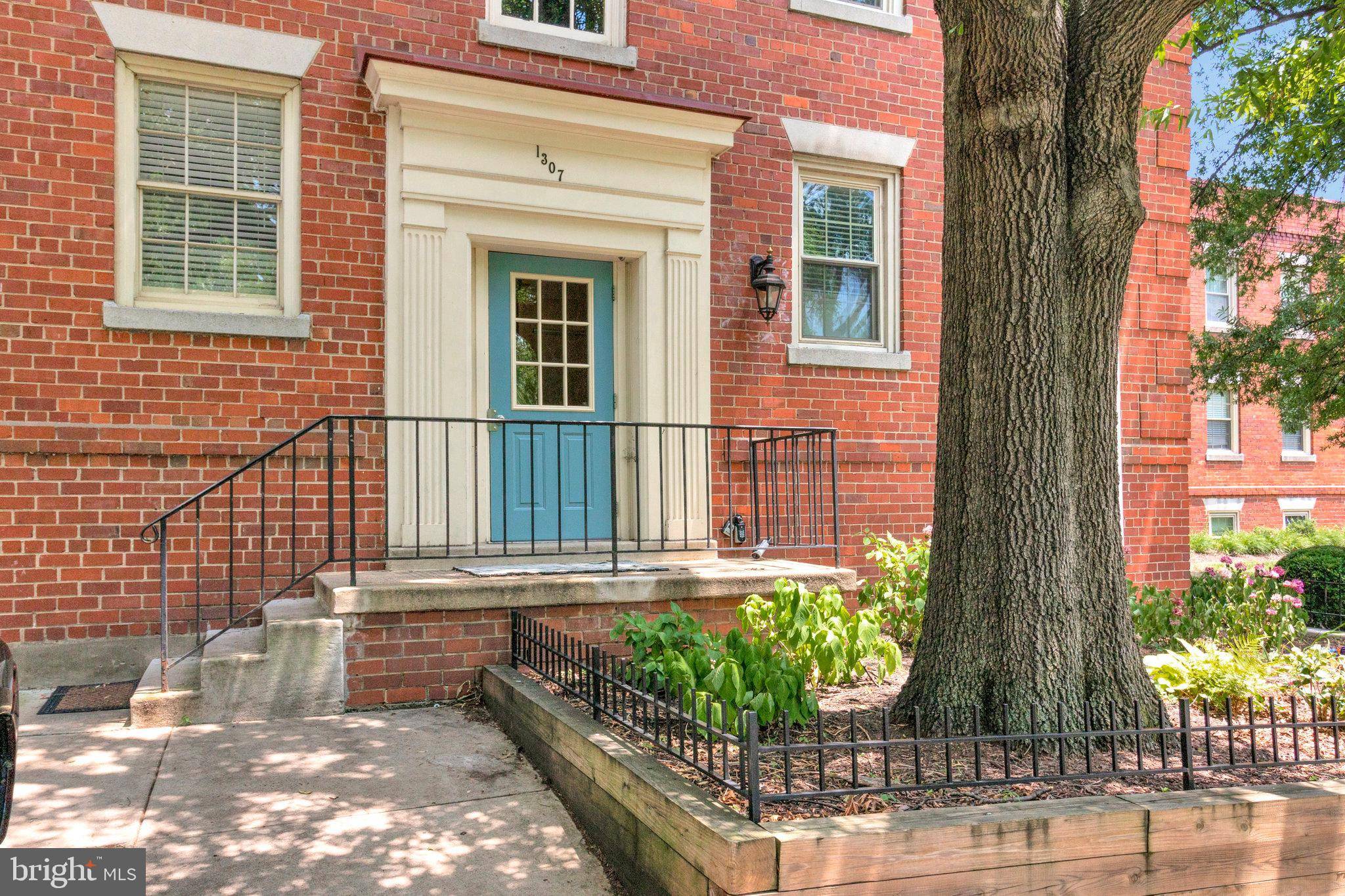 Alexandria, VA 22314,1307 E ABINGDON DR #4