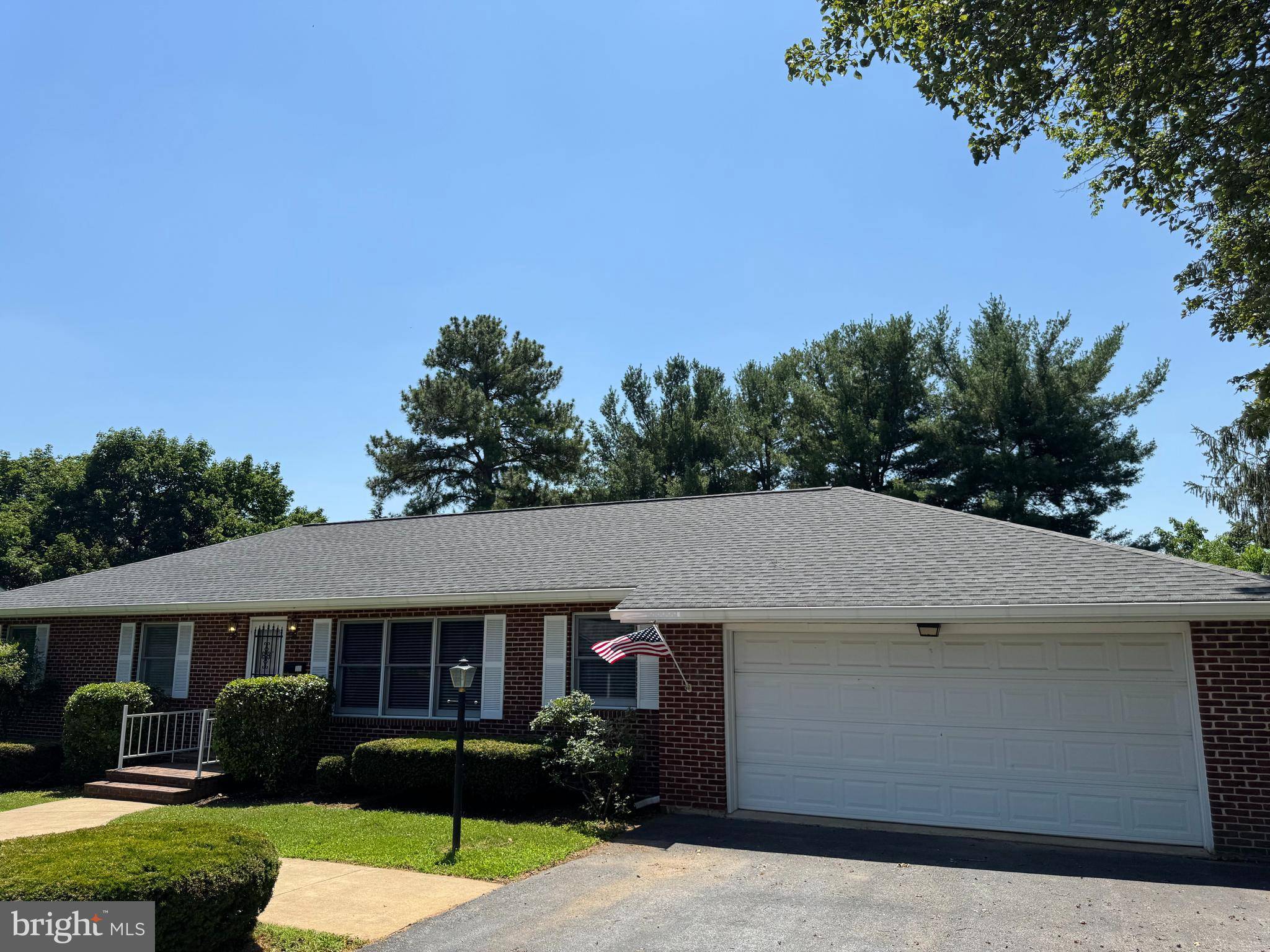Luray, VA 22835,16 PARK AVE
