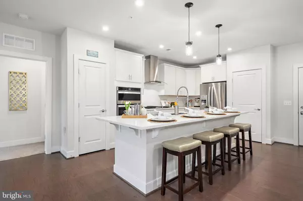 Herndon, VA 20171,2324 WIND CHARM ST #307